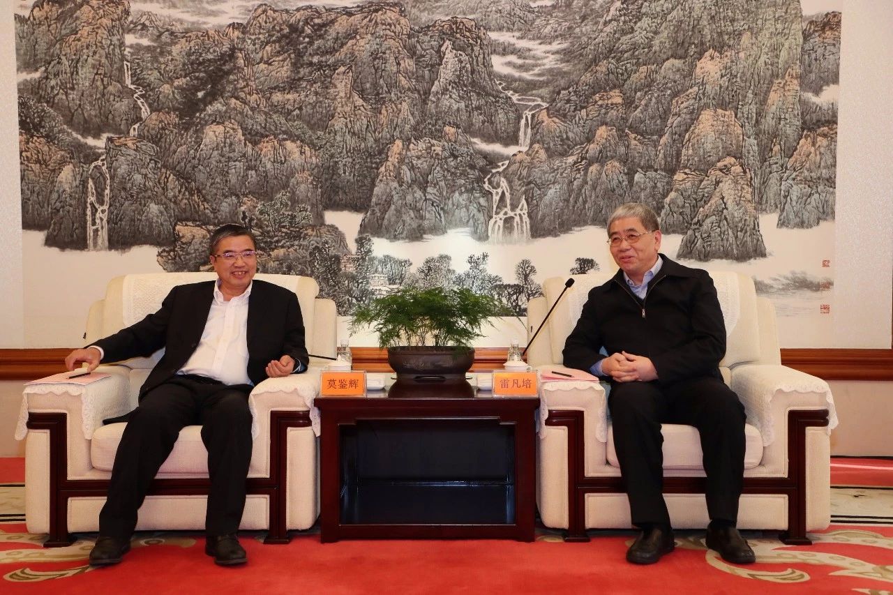 雷凡培會見中國船級社黨委副書記、總裁莫鑒輝一行
